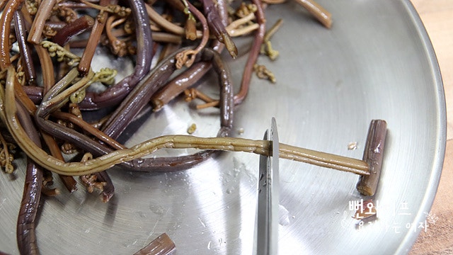 Prepare the bracken fern — step photo 1
