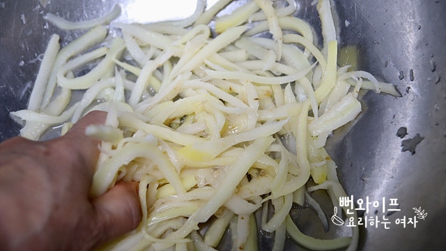 Prepare the bellflower root — step photo 2