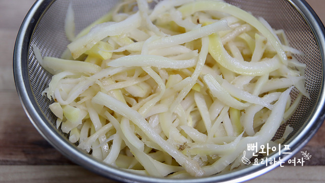 Prepare the bellflower root — step photo