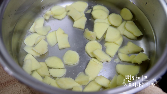 Simmer the ginger — step photo 1