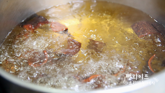 Wash and simmer the cinnamon — step photo 1