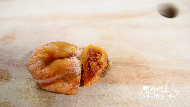 Prepare the dried persimmon — step photo 1