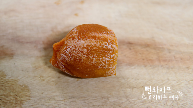 Prepare the dried persimmon — step photo 1