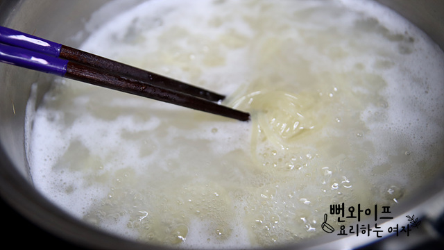 Boil the noodles — step photo 1
