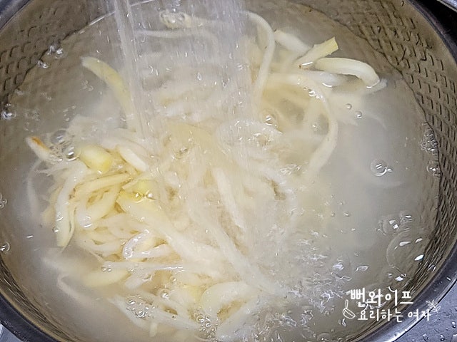 Remove the bitterness from the bellflower root — step photo 1