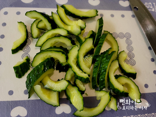 Salt the cucumber — step photo