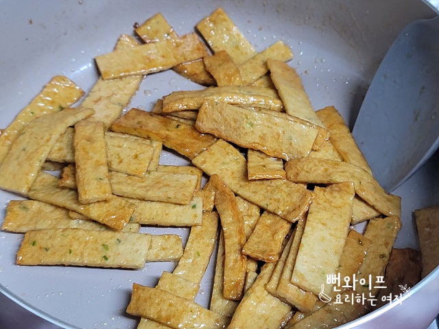 Stir-fry the fish cakes — step photo 2