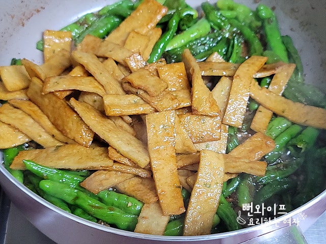 Stir-fry the shishito peppers — step photo 2