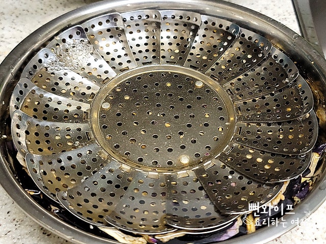 Soak the dried eggplant — step photo 2