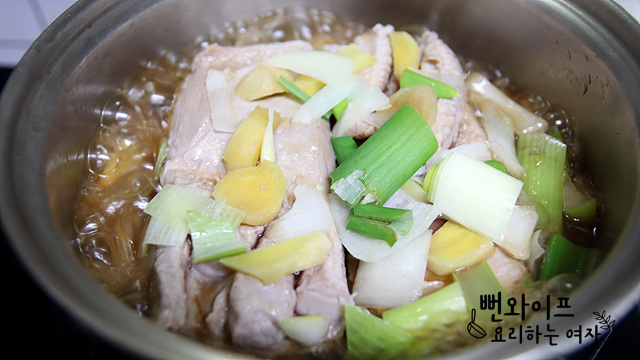 Simmer the pork belly — step photo 1
