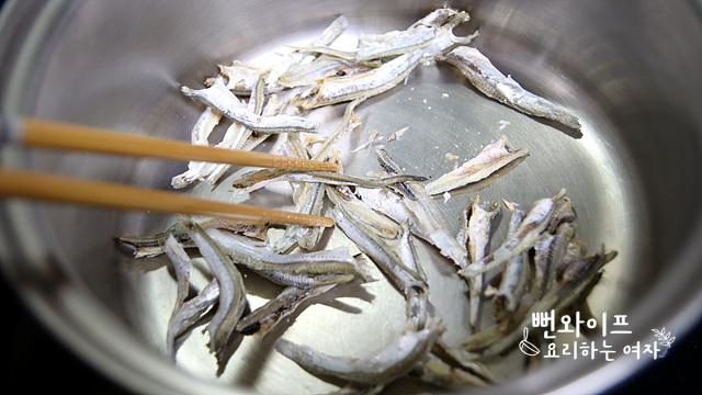 Toast the anchovies — step photo