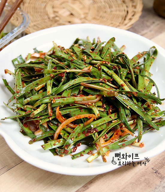 Buchu Muchim (Seasoned Garlic Chives) — finished dish