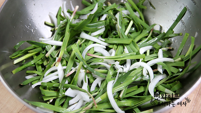 Slice the onion — step photo 2
