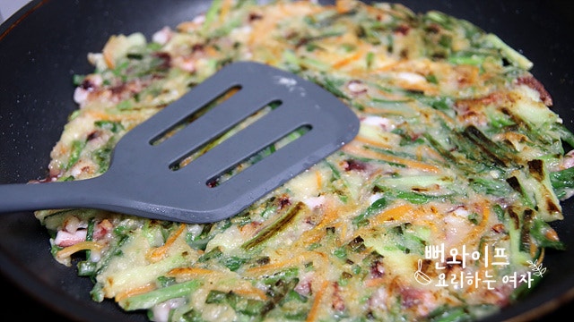 Pan-fry the pancake — step photo 2