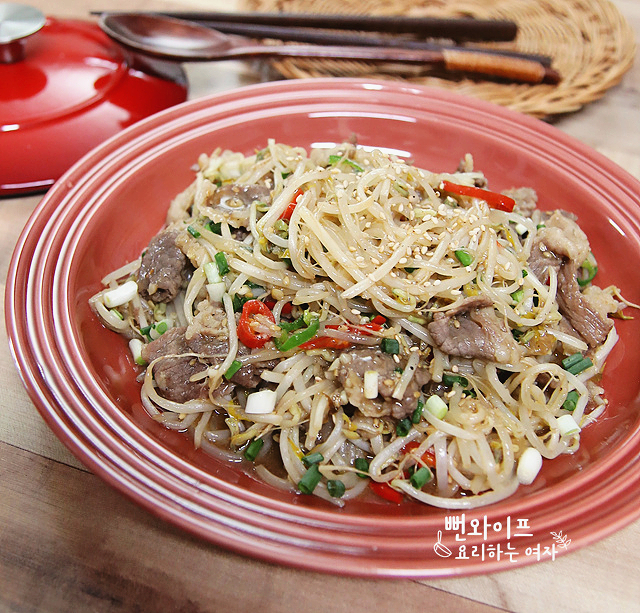 Usamgyeop Sukju Bokkeum (Stir Fried Beef Belly and Sprouts) in 10 Minutes — finished dish