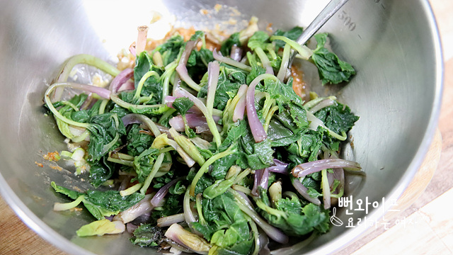 Toss the greens — step photo 1