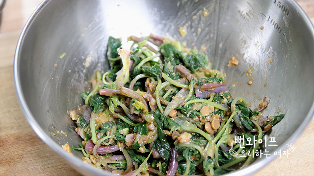 Toss the greens — step photo 2