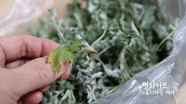 Clean the mugwort — step photo 2