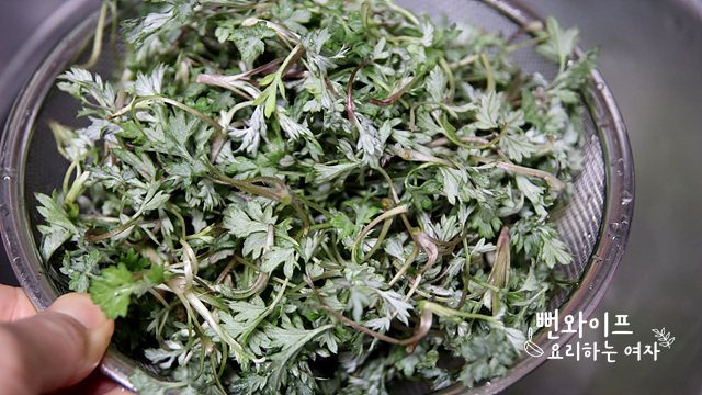 Clean the mugwort — step photo 2