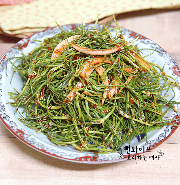 Crisp and Tender Sebalnamul Muchim (Seasoned Spergularia Greens) — finished dish