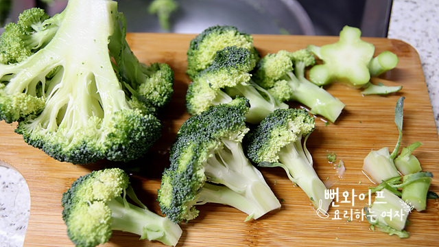 Trim and wash the broccoli — step photo 2