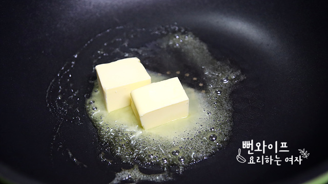 Sauté the ingredients — step photo