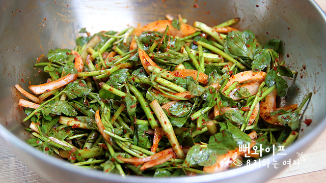 Toss the greens — step photo 2
