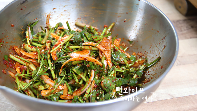 Toss the greens — step photo 2