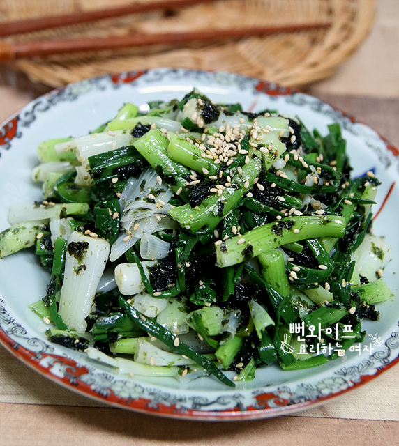 Savory Jjokpa Muchim (Seasoned Green Onions) with Gim — finished dish