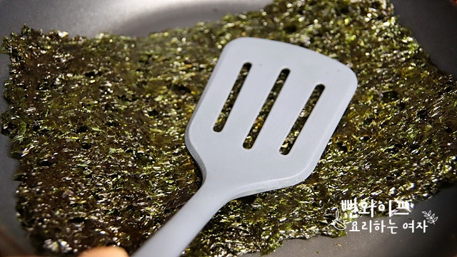 Toast the seaweed — step photo 2