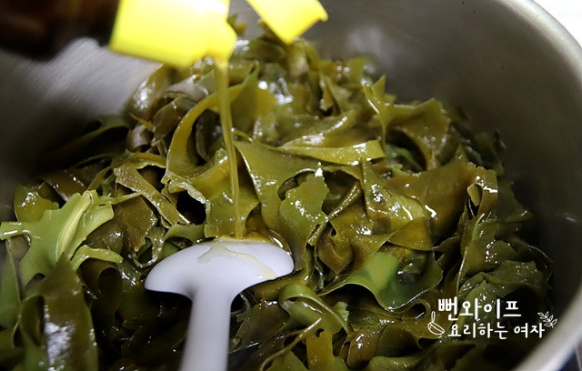 Cook the seaweed soup — step photo 1