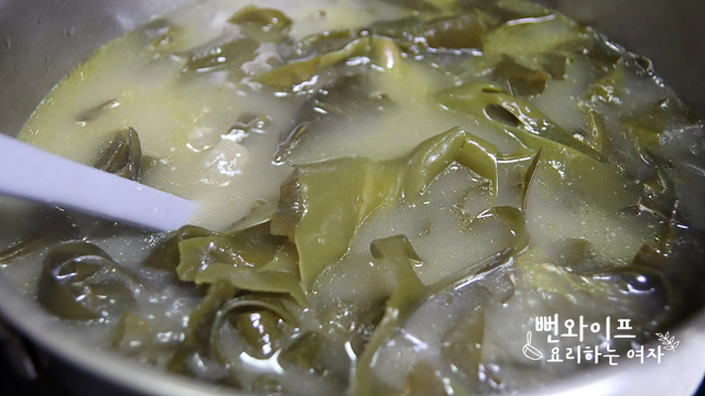 Cook the seaweed soup — step photo 2