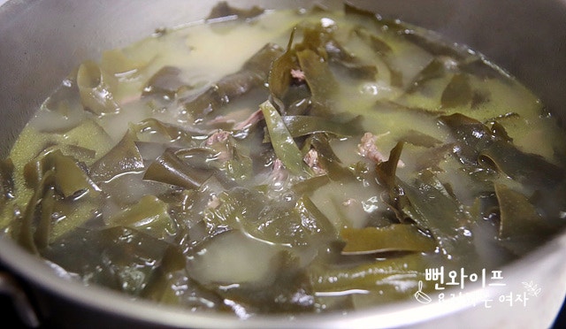 Cook the seaweed soup — step photo 2