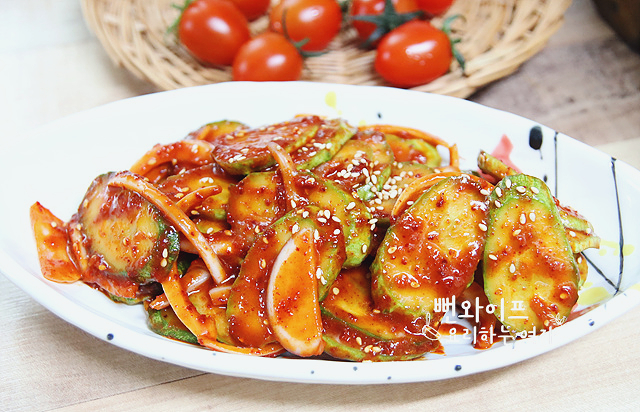 Sweet and Sour Oi Muchim (Seasoned Cucumber Salad) Without Salting — finished dish