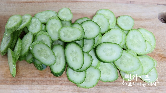 Slice the ingredients — step photo 2