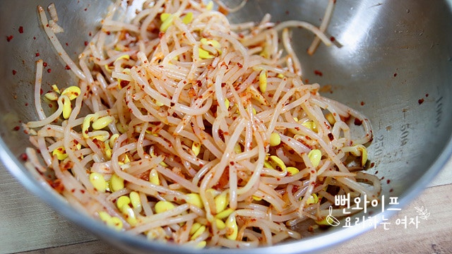 Season the soybean sprouts — step photo 2