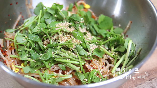Season the soybean sprouts — step photo 1