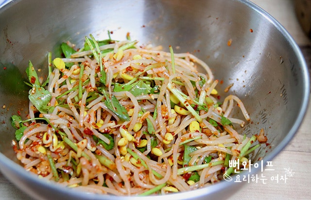 Season the soybean sprouts — step photo 2