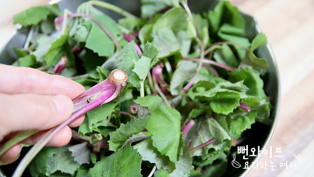 Trim and wash the butterbur — step photo