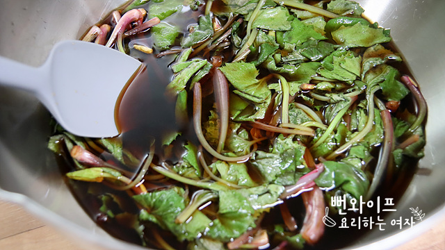 Pour the soy sauce brine — step photo 2