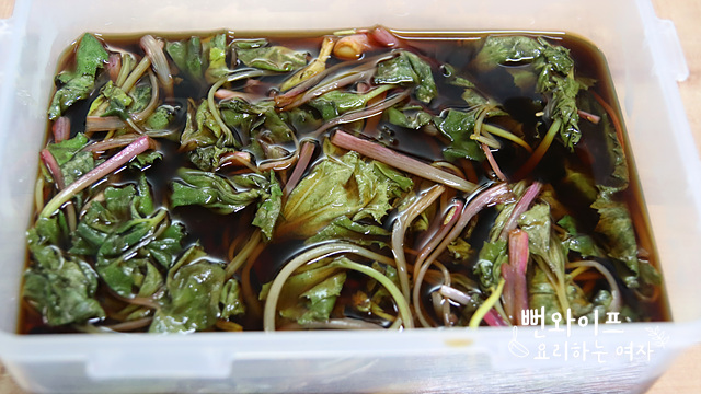 Pour the soy sauce brine — step photo 2
