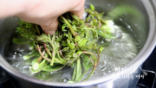 Parboil the shoots — step photo 2