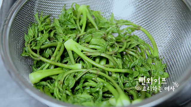 Parboil the shoots — step photo 2