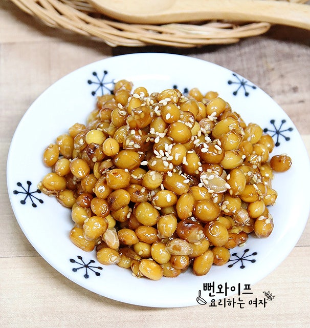 Soft Baektae Kongjaban (Simmered Black Soybeans) Without Soaking — finished dish
