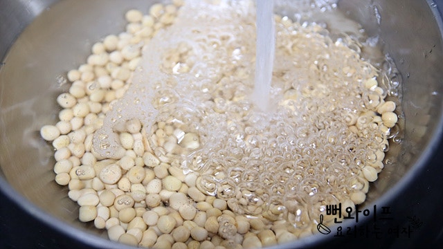Wash the soybeans — step photo 1