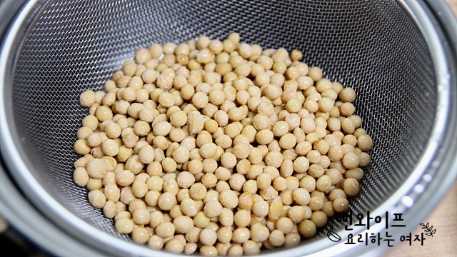 Wash the soybeans — step photo 2