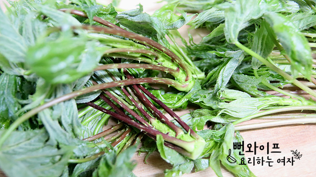 Clean the prickly castor oil tree shoots — step photo 2
