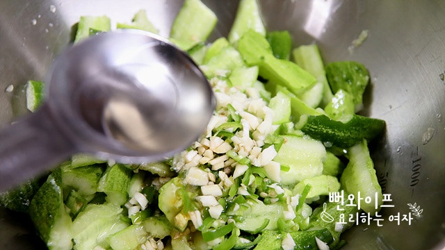 Toss with seasonings — step photo 2
