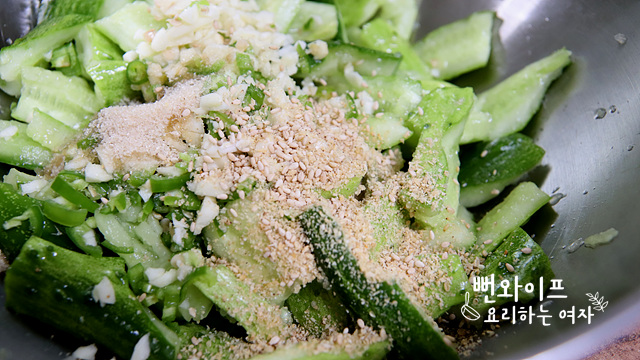 Toss with seasonings — step photo 2