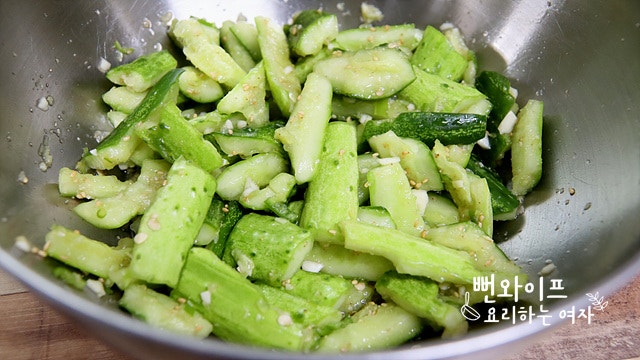 Toss with seasonings — step photo 1